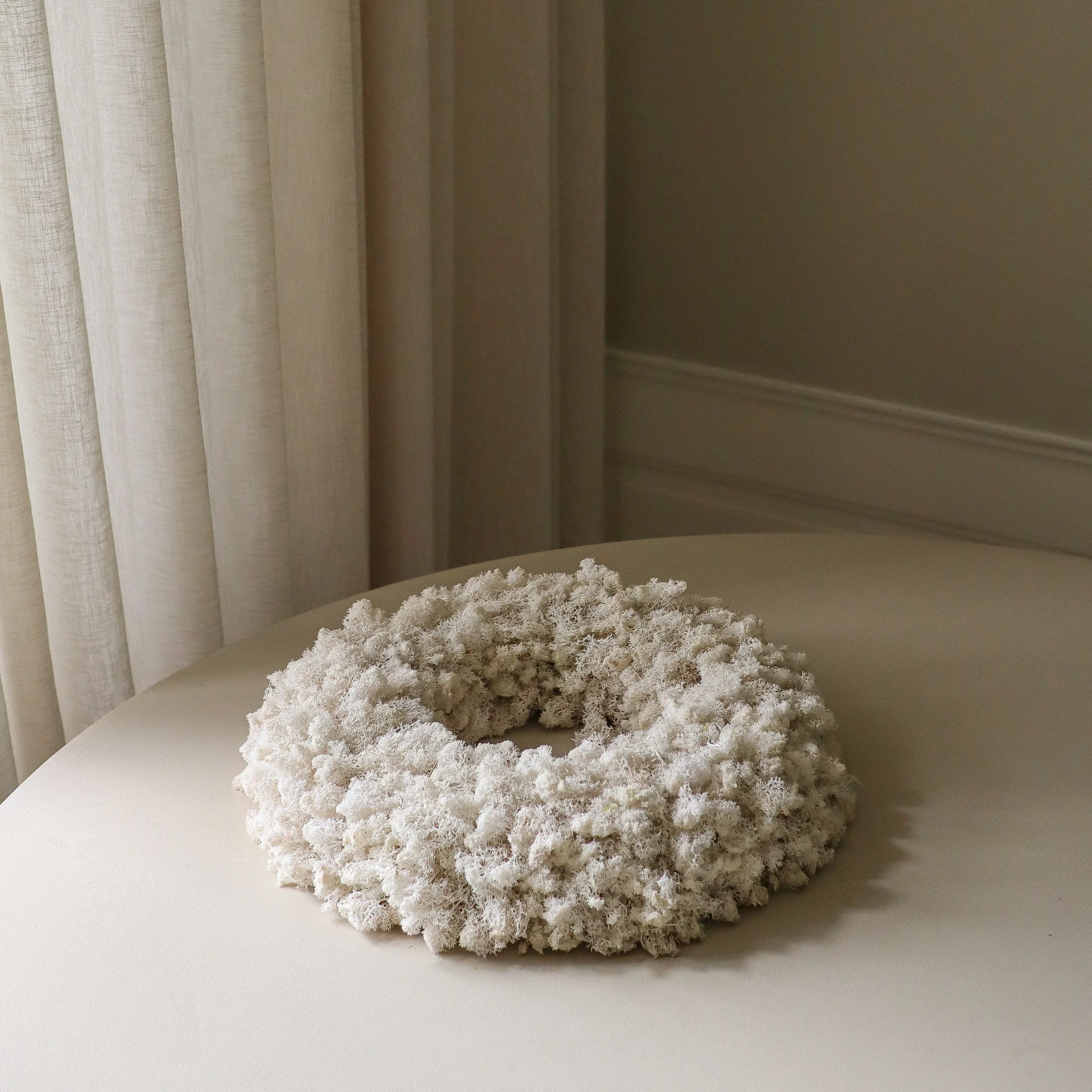 Ivory Moss Wreath D40 white