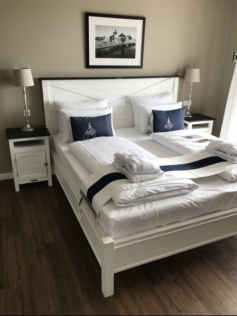 Bett Elliot 180x200 mit Kopfteil