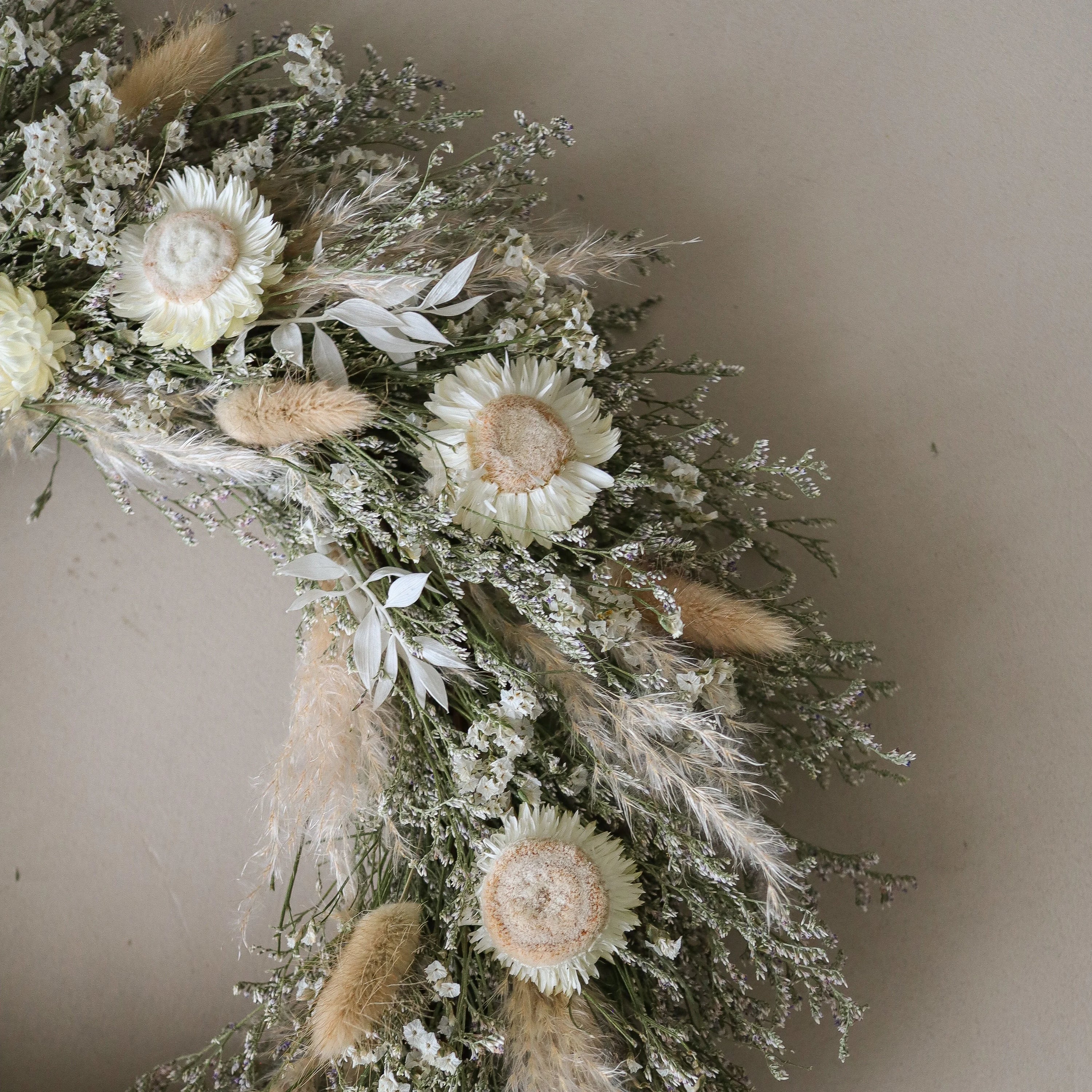 Quiet Oat Wreath D40 white