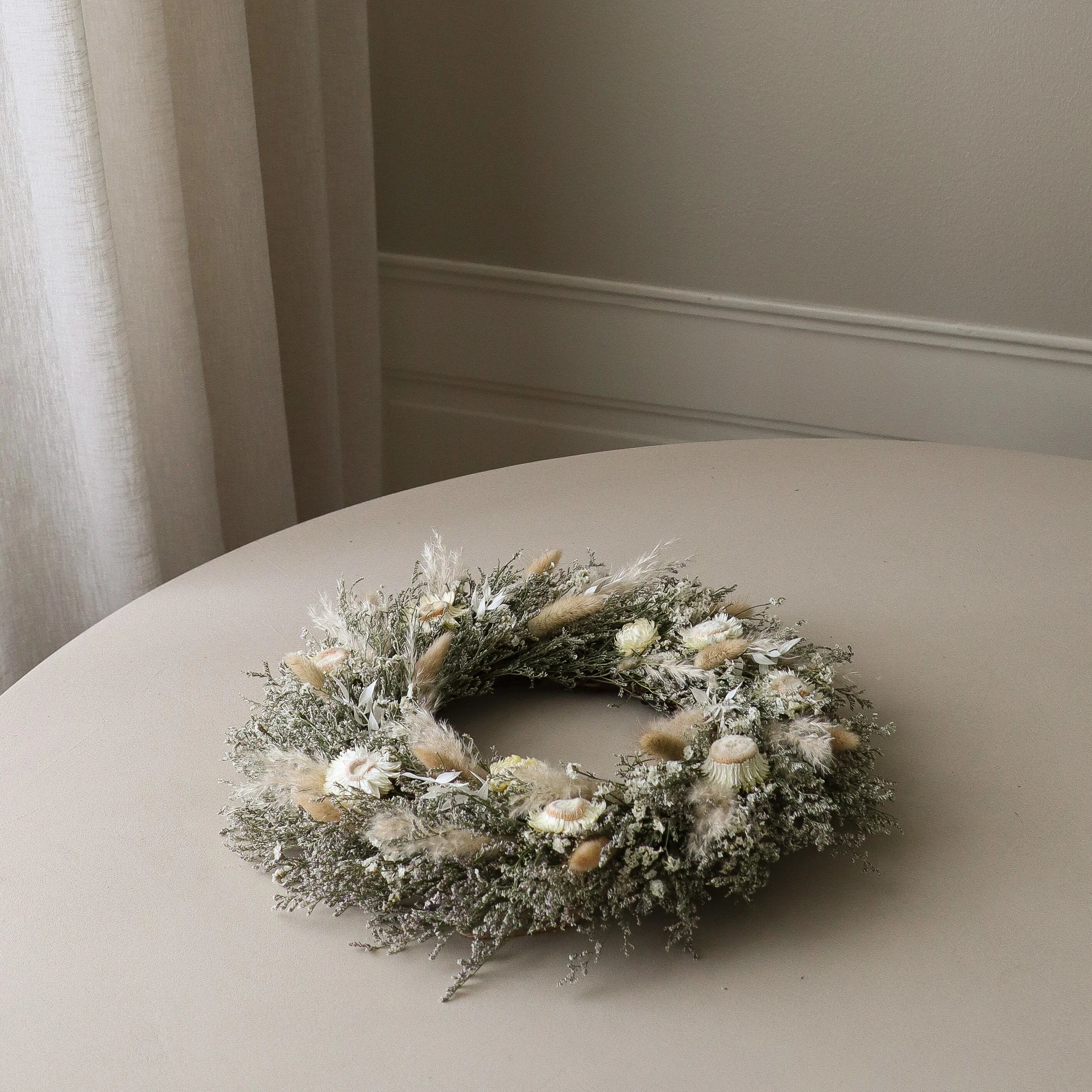 Quiet Oat Wreath D40 white